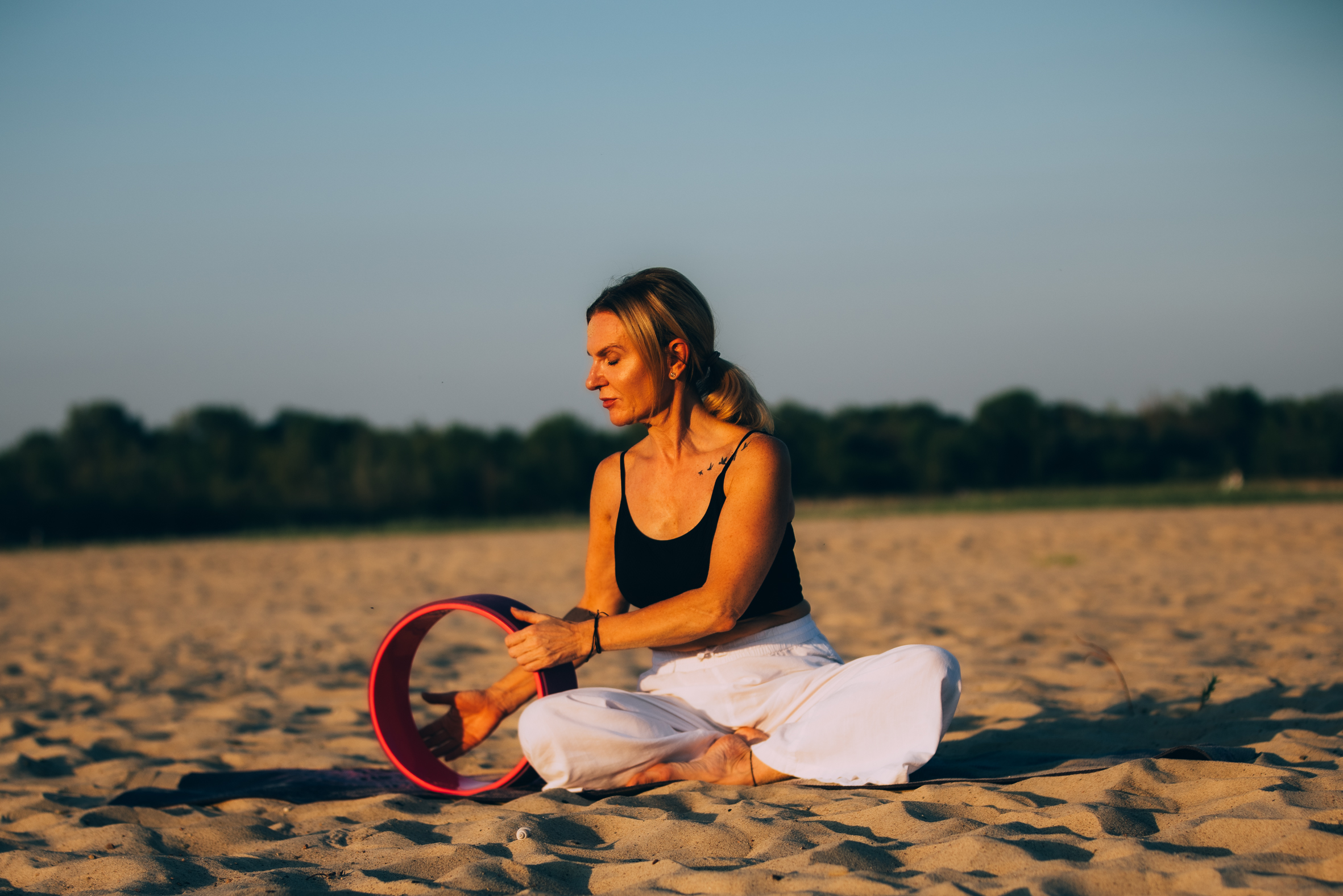 Read more about the article NOWOŚĆ! Od września zaczynamy nowe zajęcia w Scenie po sąsiedzku- Wheel Yoga czyli joga z kołem. Zapraszamy!