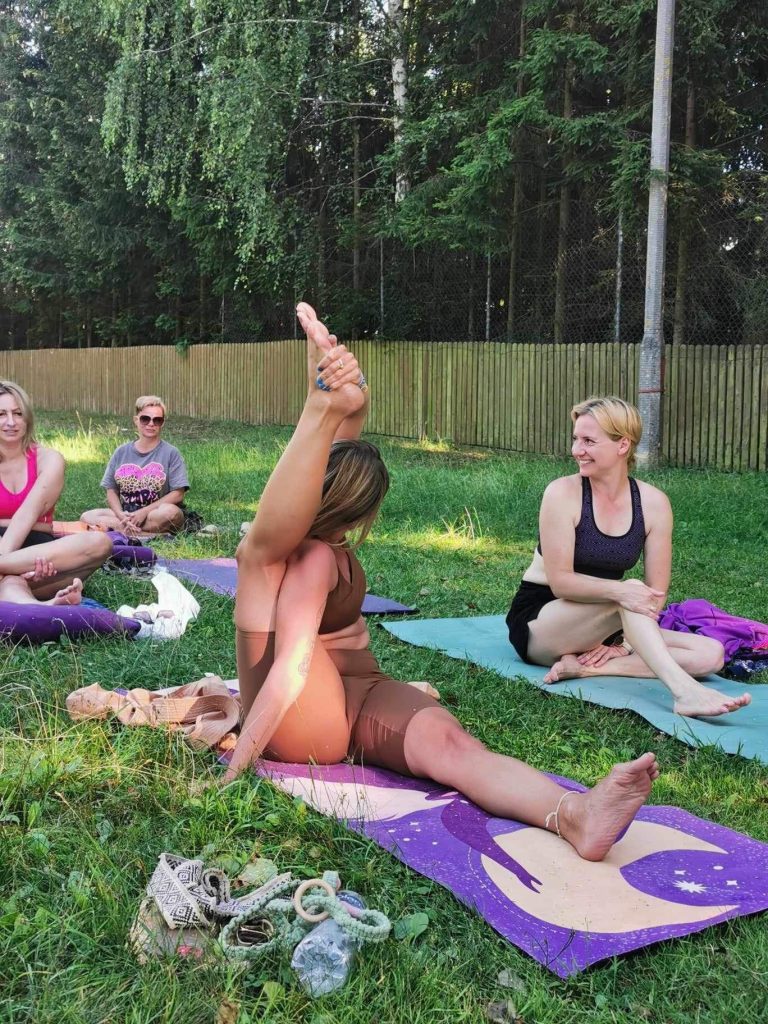 Po prostu bądź, po prostu czuj – letni retreat z jogą, oddechem i dźwiękiem 26–29 czerwca 2025 Kaash Yoga Kasia Mikutowicz 977e2cd3-78f6-41a9-b4fb-b2e5d2bea6ef
