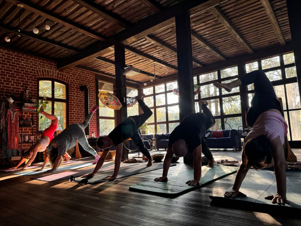 Po prostu bądź, po prostu czuj – letni retreat z jogą, oddechem i dźwiękiem 26–29 czerwca 2025 Kaash Yoga Kasia Mikutowicz a1cb0517-742d-492c-a69b-54fdaac562ec